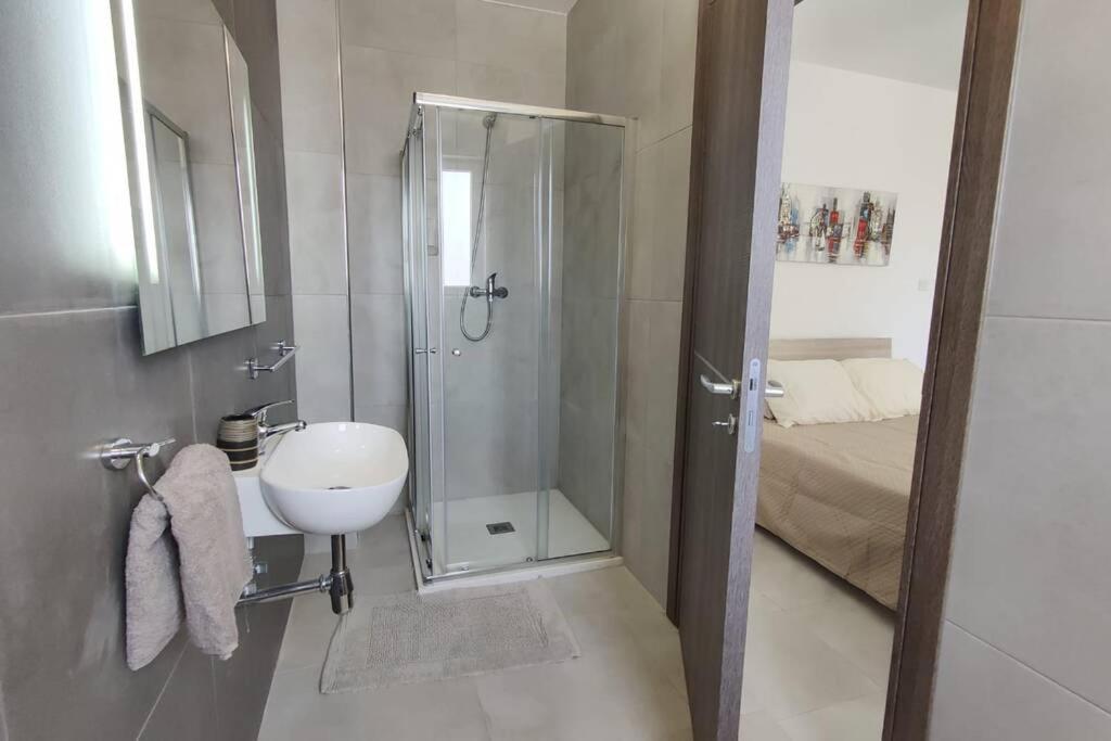 Brand New 3 Bedroom Apartment Close To The Sea Gzira Екстериор снимка