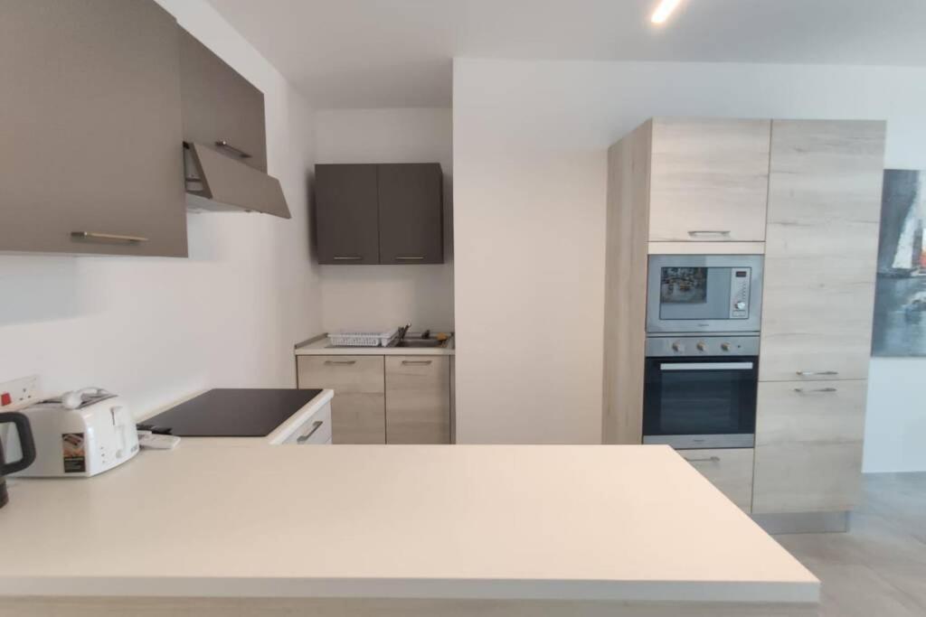 Brand New 3 Bedroom Apartment Close To The Sea Gzira Екстериор снимка