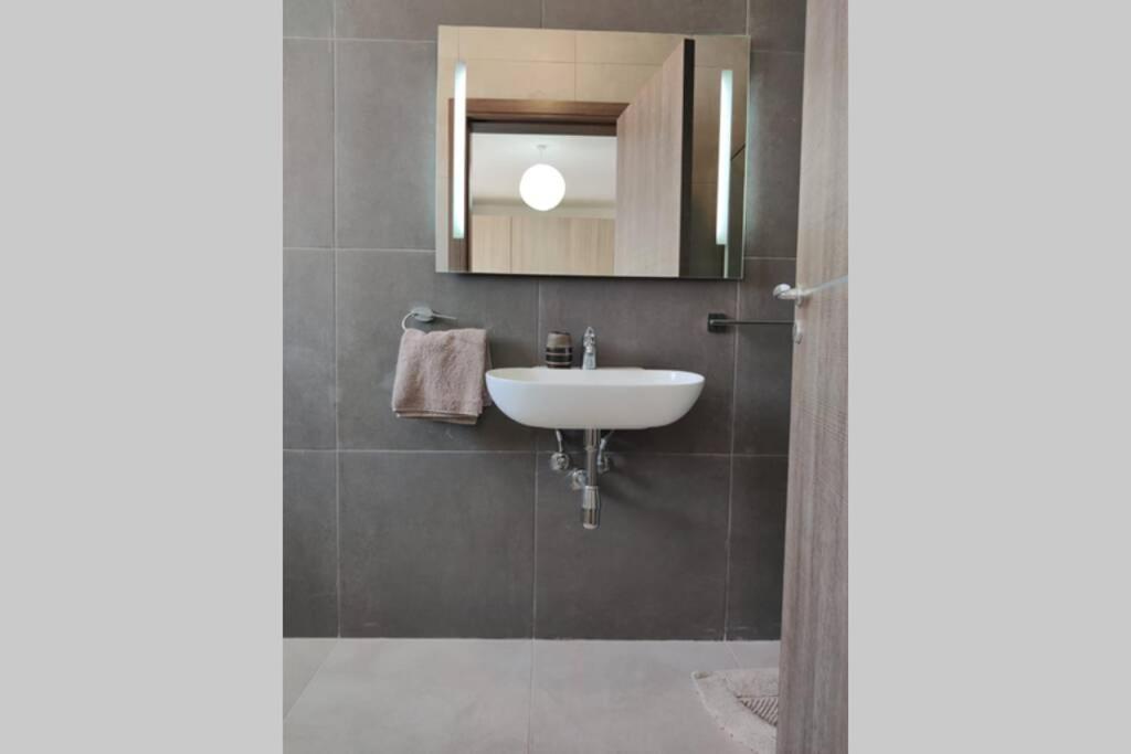 Brand New 3 Bedroom Apartment Close To The Sea Gzira Екстериор снимка